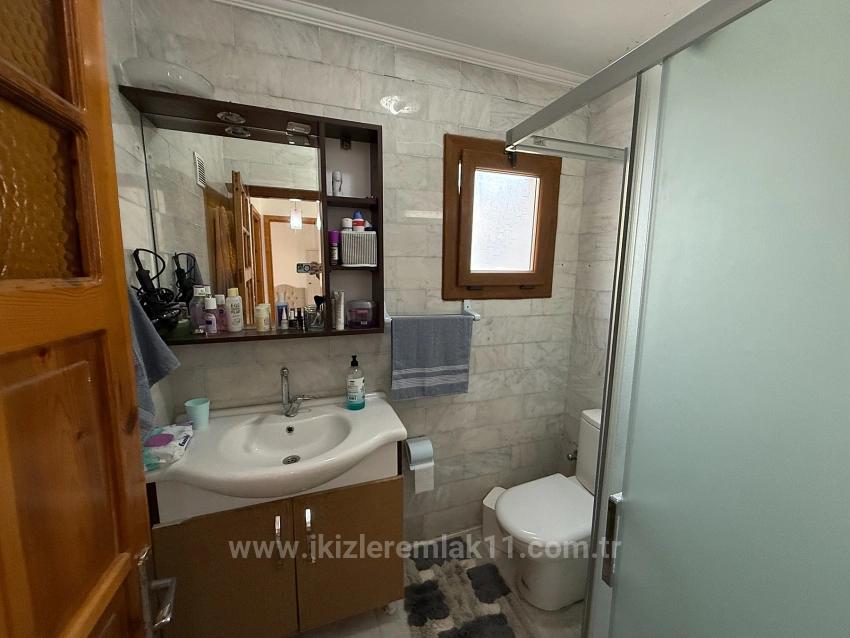 Срочная Продажа Виллы 3+1 С Большим Садом В Центре Сеферихисар Доганбей