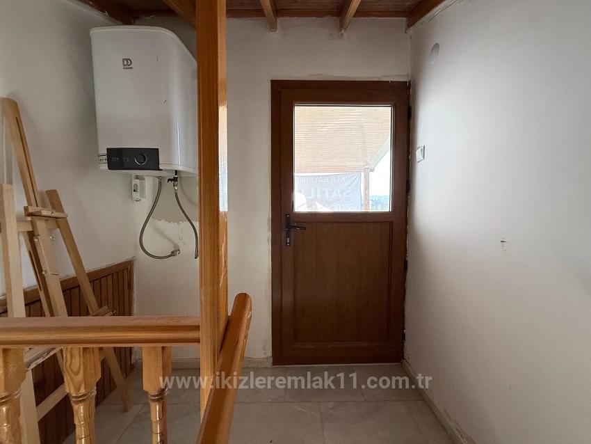 Срочная Продажа Виллы 3+1 С Большим Садом В Центре Сеферихисар Доганбей