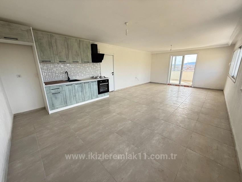 Продается Двухуровневая Квартира 3 + 2 С Новым Лифтом В Центре Сеферихисар-Юркмез