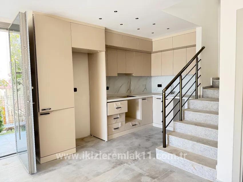 Для продажи Вилла 3+1 в Mersin Alanı Seferihisar Ürkmez - 200 m²