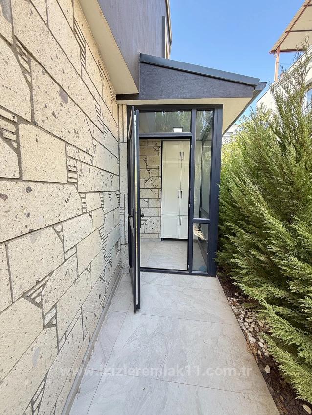 Роскошная Двухуровневая Вилла 3 + 1 На Продажу В Центре Сеферихисар-Юркмез