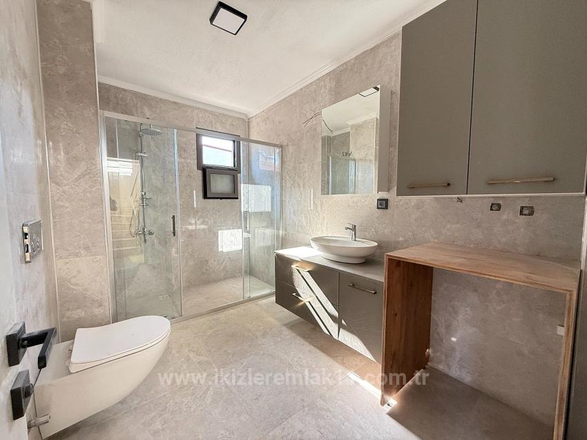 Для продажи Вилла 3+1 в Cumhuriyet Seferihisar Doğanbey - 180 m²