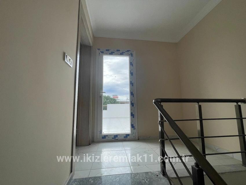 Для продажи Вилла 3+1 в Cumhuriyet Seferihisar Doğanbey - 175 m²