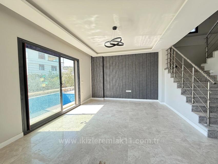 Летний Дом-Дуплекс 3+1 С Бассейном В Сеферихисар Доганбей