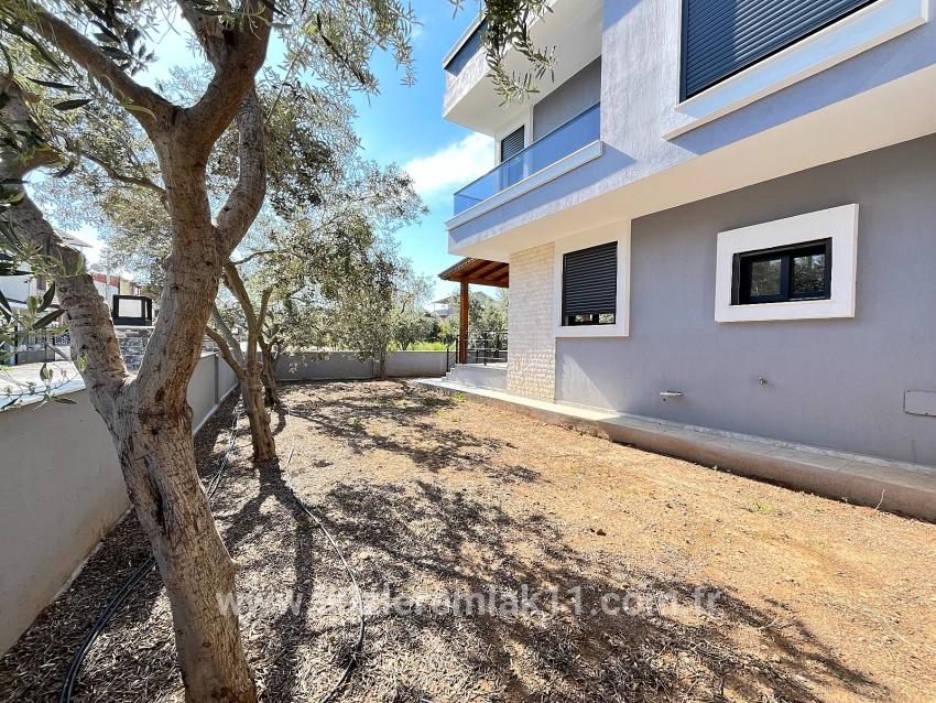 Для продажи Вилла 3+1 в Cumhuriyet Seferihisar Doğanbey - 180 m²