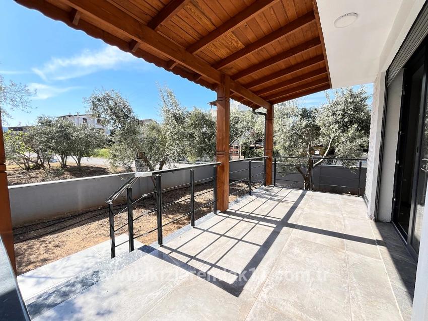 Для продажи Вилла 3+1 в Cumhuriyet Seferihisar Doğanbey - 180 m²