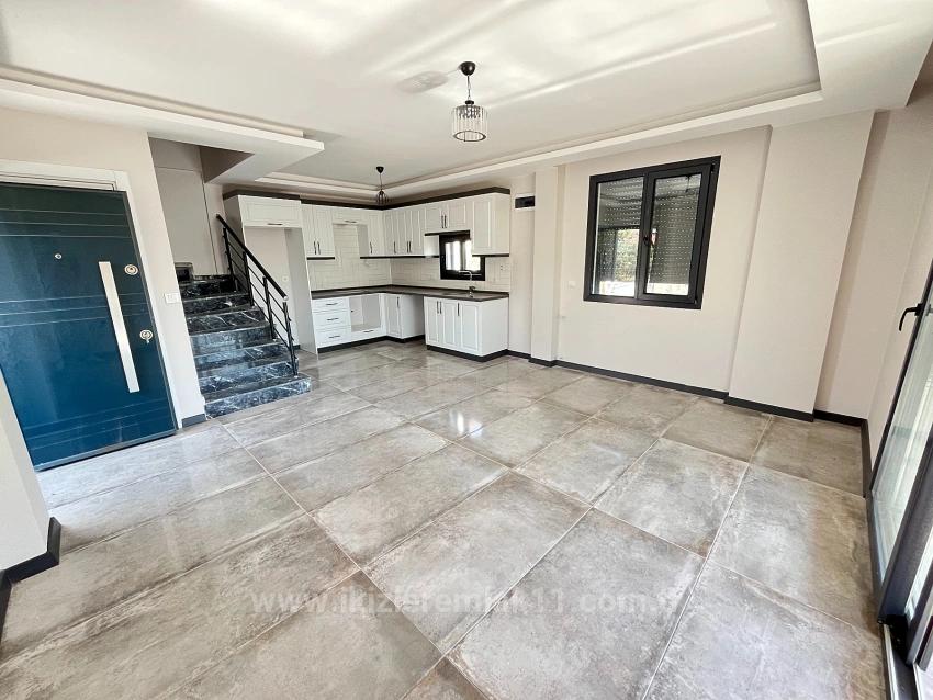 Совершенно Новая Отдельная Вилла 3+1 С Большим Садом На Продажу В Сеферихисаре Доганбей