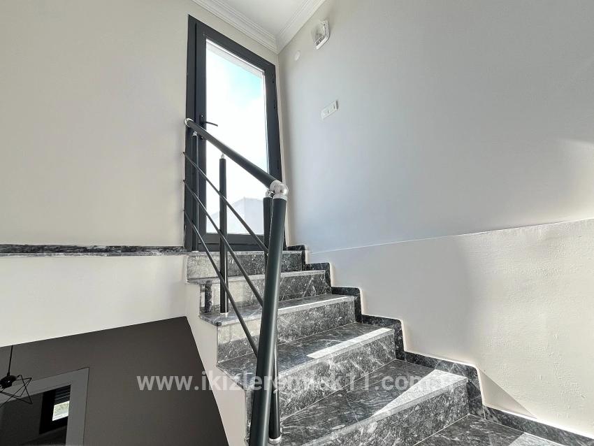Для продажи Вилла 3+1 в Cumhuriyet Seferihisar Doğanbey - 180 m²