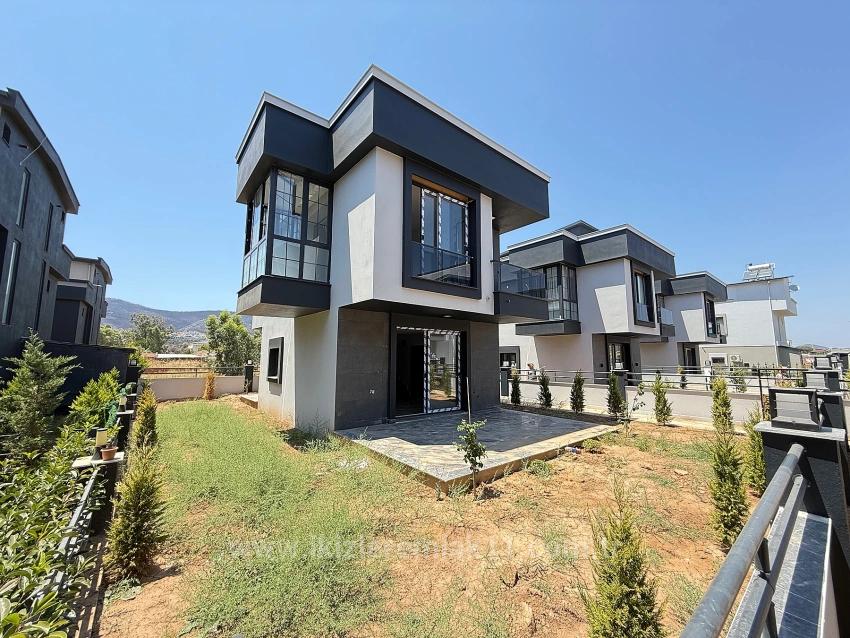 Для продажи Семейный дом 2+1 в Cumhuriyet Seferihisar Doğanbey - 190 m²