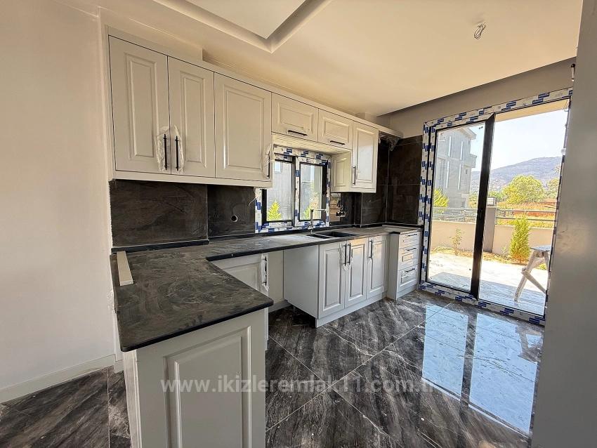 Вилла 2 + 1 С Отдельным Садом На Продажу В Сеферихисар Доганбей