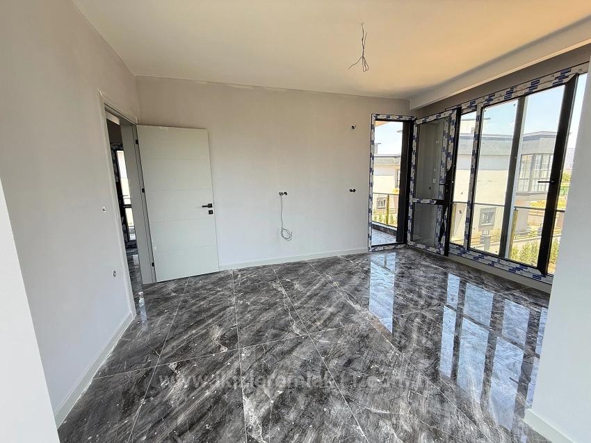 Вилла 2 + 1 С Отдельным Садом На Продажу В Сеферихисар Доганбей