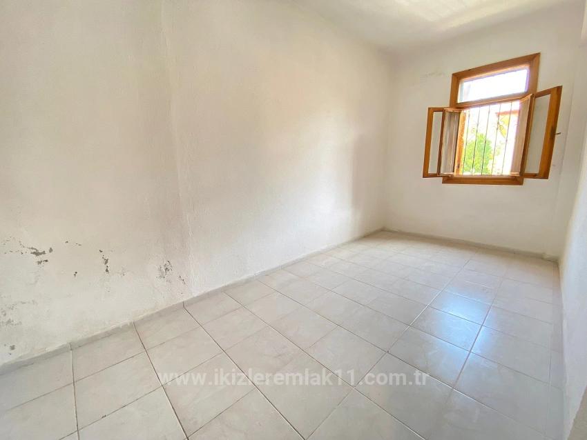 Продается 1+1 Со Стороны Моря В Сеферихисар-Юркмез. Квартира 85 М2