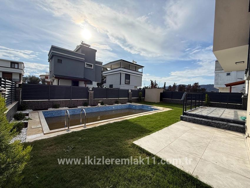 Для продажи Вилла 3+1 в Cumhuriyet Seferihisar Doğanbey - 290 m²