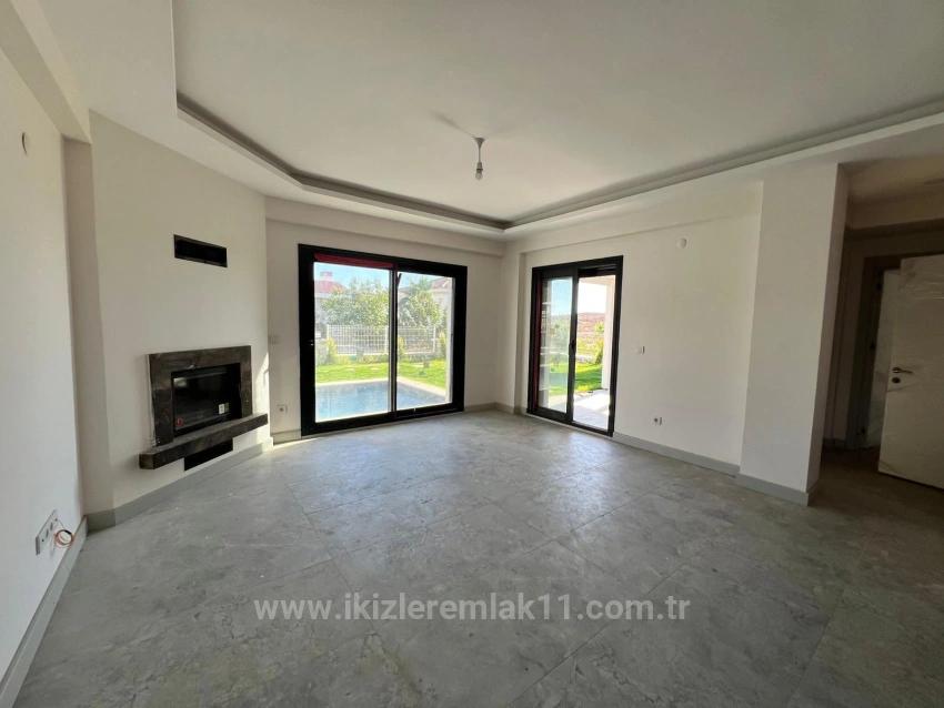 Вилла 4+1 С Собственным Бассейном И Роскошным Камином На Продажу В Сеферихисаре Акарджа