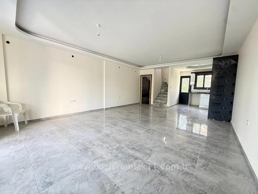 Продается Новая Двухэтажная Вилла/Летний Дом С 3 Спальнями И 1 Ванной Комнатой В Доганбее, Сеферихисар.