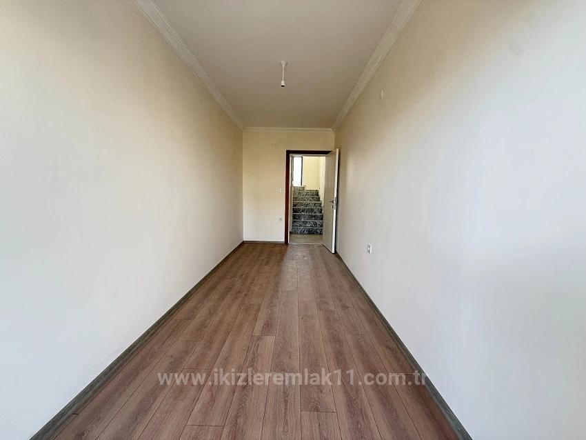 Продается Новая Двухэтажная Вилла/Летний Дом С 3 Спальнями И 1 Ванной Комнатой В Доганбее, Сеферихисар.