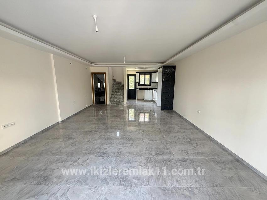Для продажи Вилла 3+1 в Cumhuriyet Seferihisar Doğanbey - 170 m²