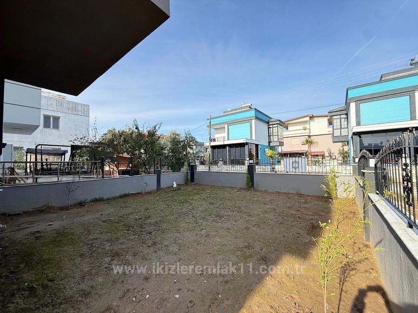 В Доганбее, Сеферихисар, Продается Совершенно Новая Отдельно Стоящая Вилла С 3 Спальнями, 1 Ванной Комнатой И Садом.