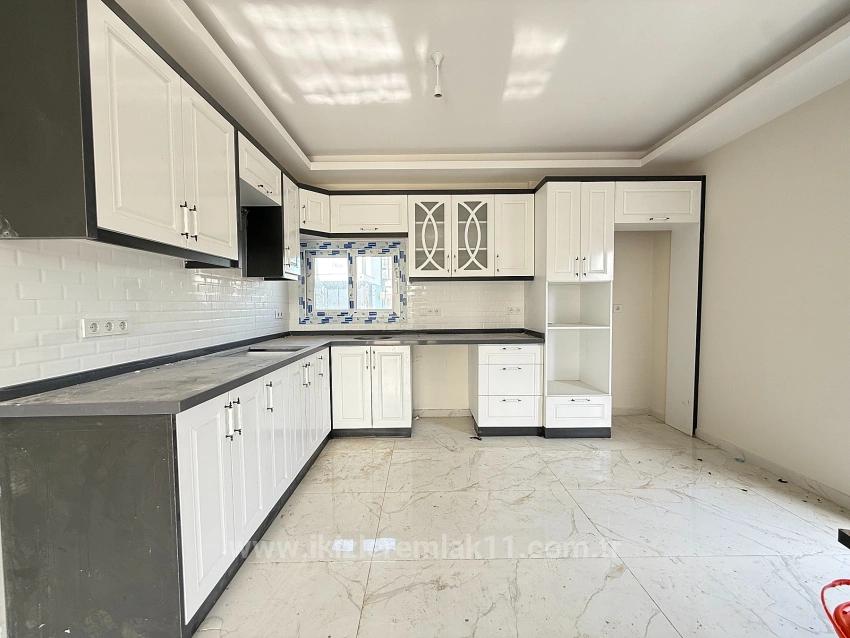 В Доганбее, Сеферихисар, Продается Совершенно Новая Отдельно Стоящая Вилла С 3 Спальнями, 1 Ванной Комнатой И Садом.