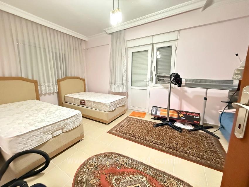 Продается 2+1 Квартира Площадью 80 М2 В Центре Сеферихисара Уркмез. Дополнительный Ремонт Не Требуется.