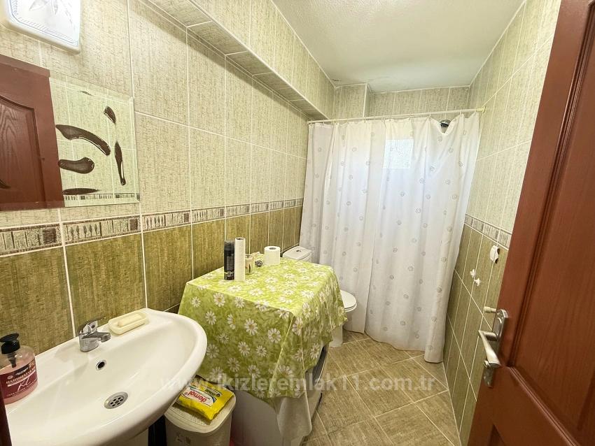 Продается 2+1 Квартира Площадью 80 М2 В Центре Сеферихисара Уркмез. Дополнительный Ремонт Не Требуется.