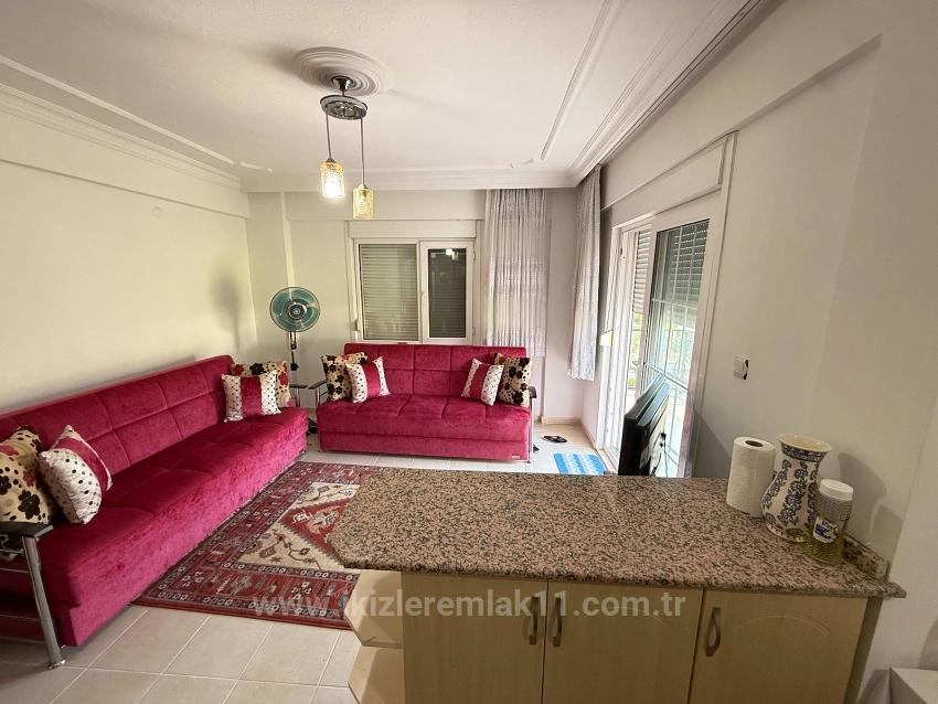 Продается 2+1 Квартира Площадью 80 М2 В Центре Сеферихисара Уркмез. Дополнительный Ремонт Не Требуется.