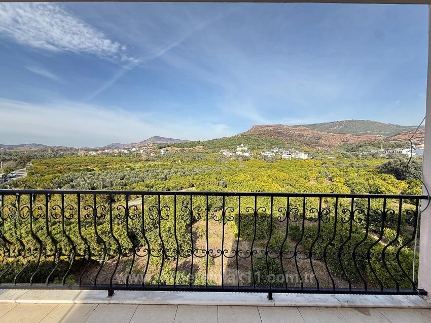 Продается 2+1 Квартира Площадью 80 М2 В Центре Сеферихисара Уркмез. Дополнительный Ремонт Не Требуется.