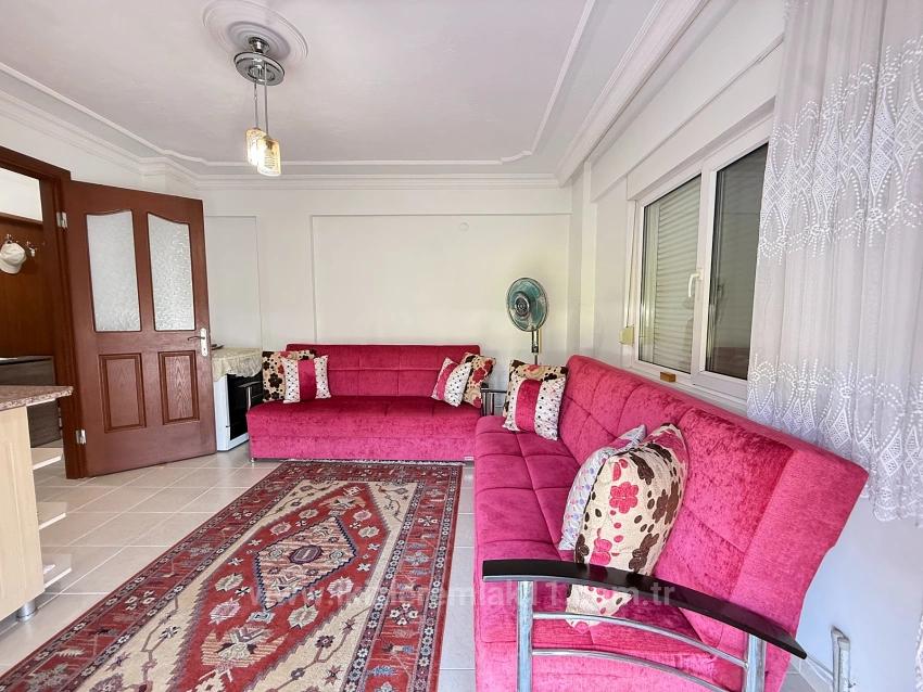 Продается 2+1 Квартира Площадью 80 М2 В Центре Сеферихисара Уркмез. Дополнительный Ремонт Не Требуется.