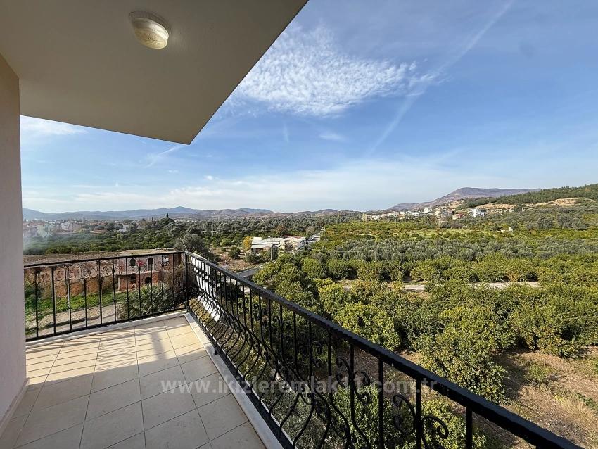 Продается 2+1 Квартира Площадью 80 М2 В Центре Сеферихисара Уркмез. Дополнительный Ремонт Не Требуется.