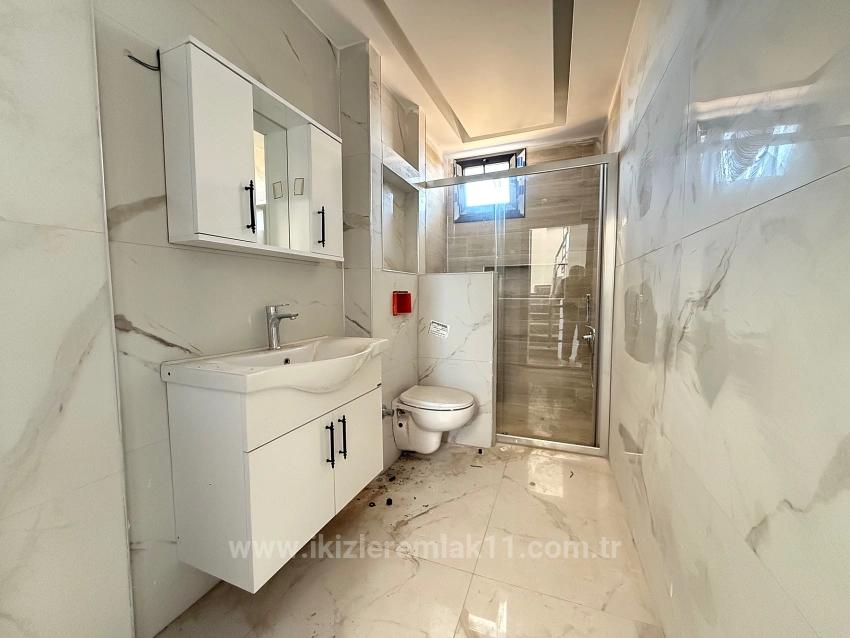 Продается Новый Двухэтажный Летний Домик С Садом (2 Спальни, 1 Ванная Комната) В Районе Доганбей, Сеферихисар.