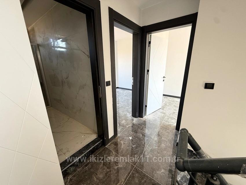 Продается Новый Двухэтажный Летний Домик С Садом (2 Спальни, 1 Ванная Комната) В Районе Доганбей, Сеферихисар.