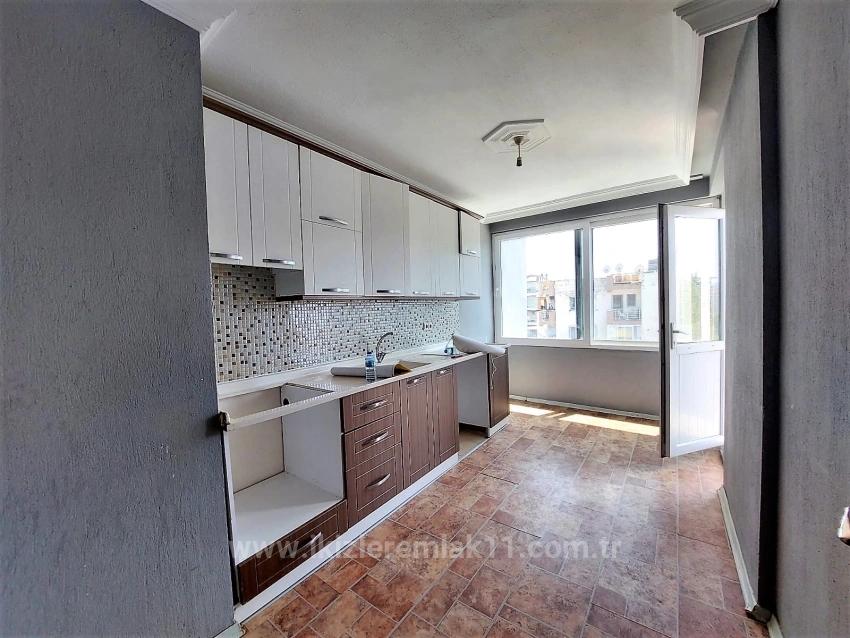 Продажа Квартиры 2+1 В Районе Сеферихисар-Юркмез, Отдельная Кухня