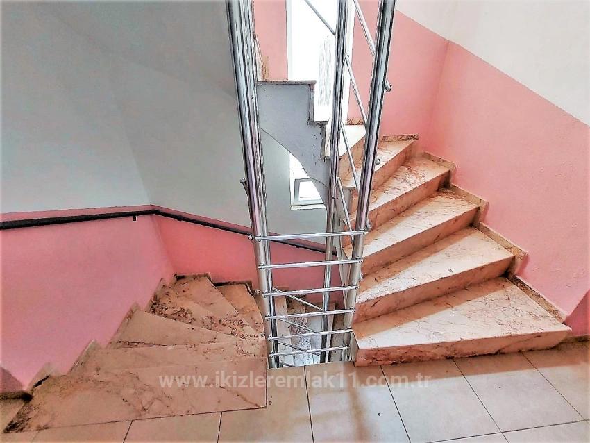 Продажа Квартиры 2+1 В Районе Сеферихисар-Юркмез, Отдельная Кухня