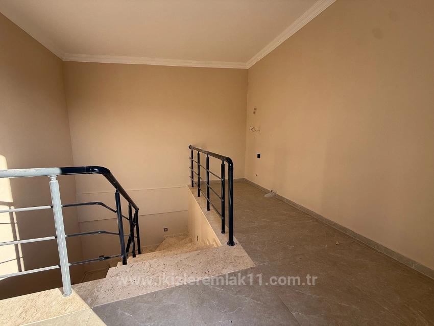 Двухуровневая Вилла 3+1 С Новым Садом На Продажу В Сеферихисар Доганбей