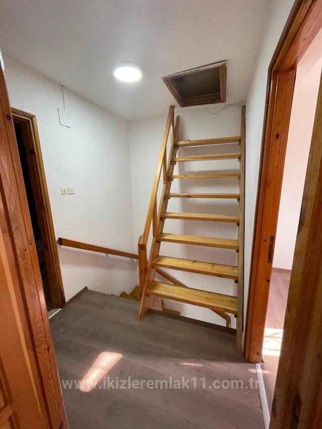 Продается Двухуровневая Вилла 3+1 С Садом В Сеферихисаре Уркмез, С Видом На Море.