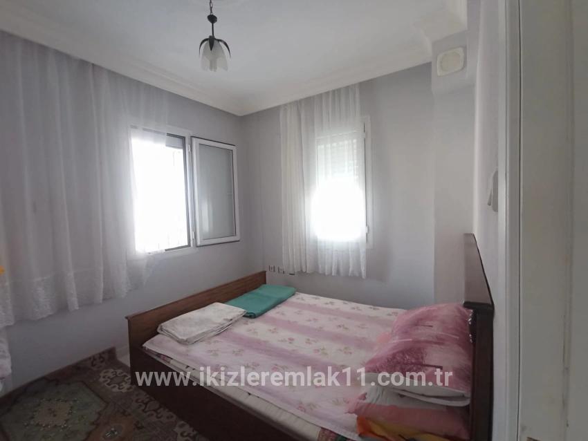 Для продажи Семейный дом 6+1 в Cumhuriyet Seferihisar Doğanbey - 200 m²