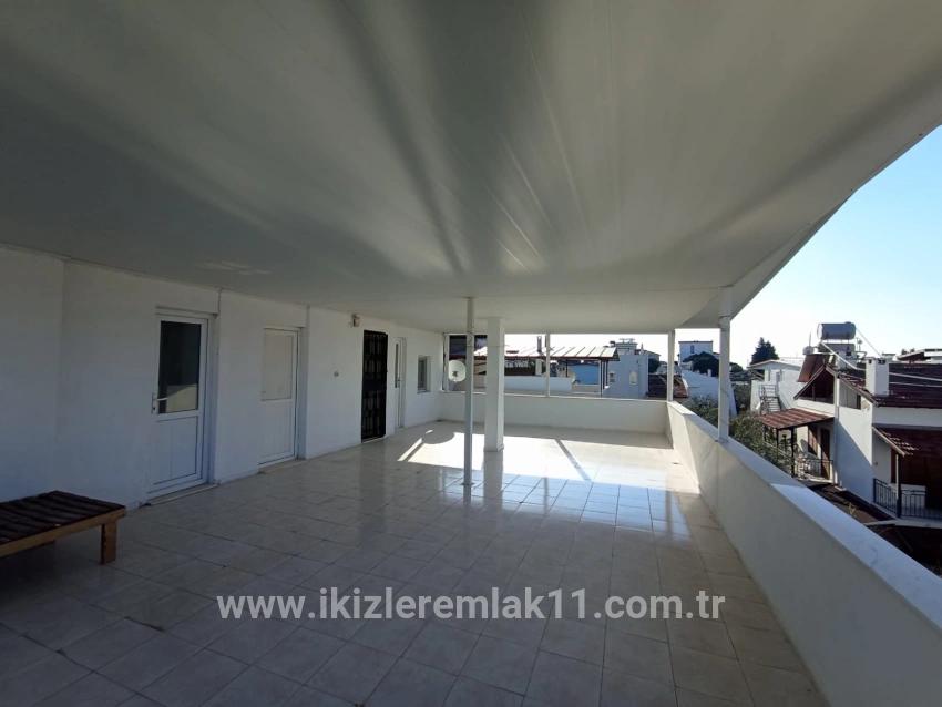 Для продажи Семейный дом 6+1 в Cumhuriyet Seferihisar Doğanbey - 200 m²