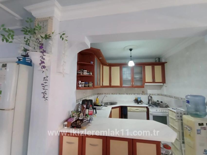 Для продажи Семейный дом 6+1 в Cumhuriyet Seferihisar Doğanbey - 200 m²
