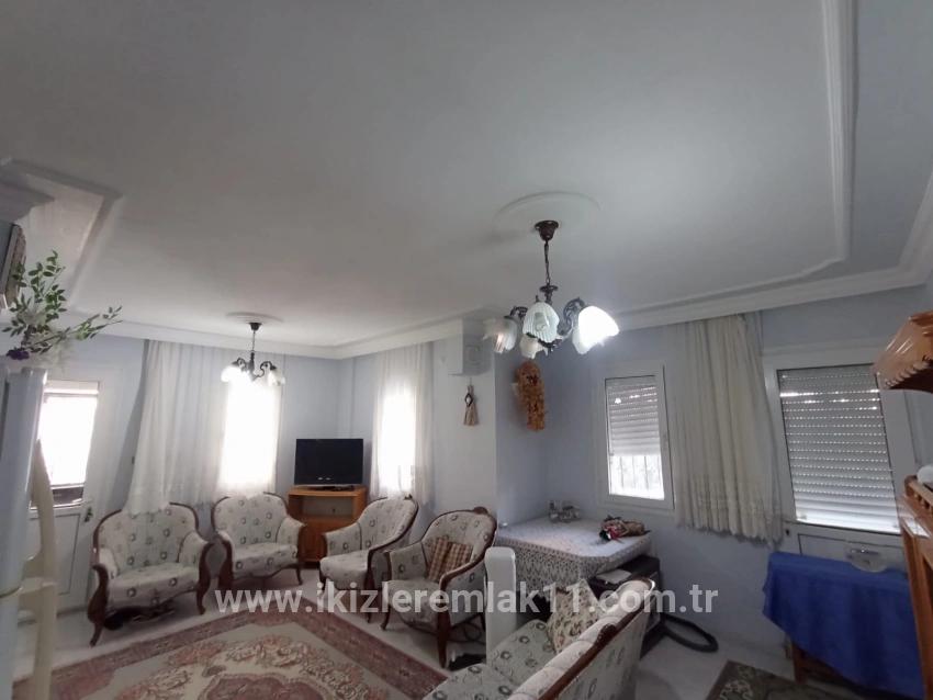 Для продажи Семейный дом 6+1 в Cumhuriyet Seferihisar Doğanbey - 200 m²