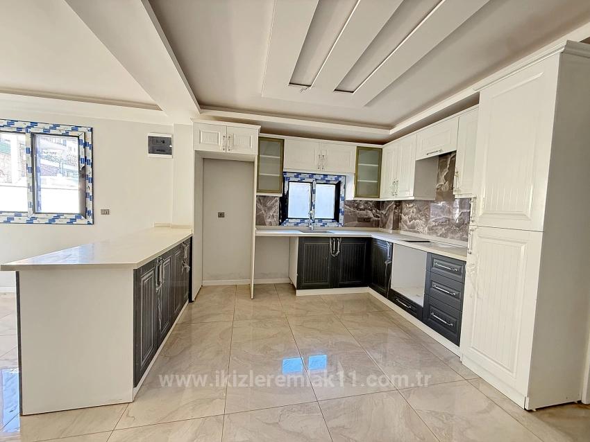 Отдельная Вилла 3+1 С Садом На Продажу В Доганбее, Сеферихисар