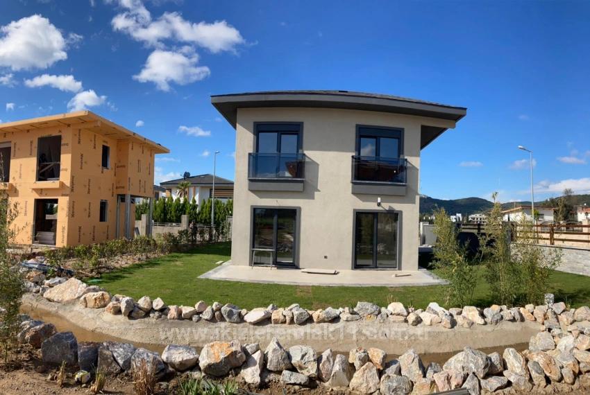 Продается Двухуровневая Вилла 3+1 С Просторным Садом В Доганбее, Сеферихисар.