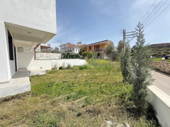 Продается Просторная Вилла/летний Домик С 3 Спальнями И 1 Ванной Комнатой По Доступной Цене В Доганбее, Сеферихисар.