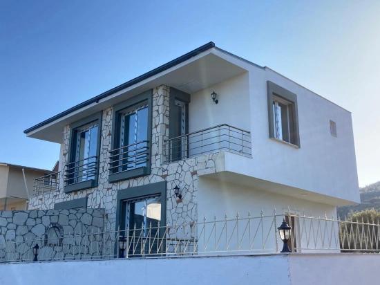 Продается Вилла 2+1 С Видом На Море И Садом В Доганбее, Сеферихисар.