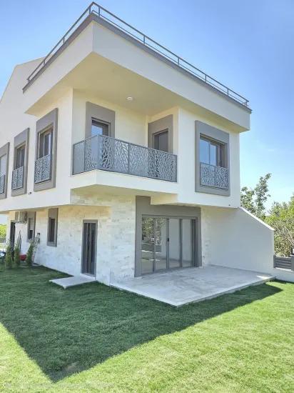 В Районе Гümüldür İnönü Квартал, До Моря 450 Метров, Просторный Сад, Новый 4+1!