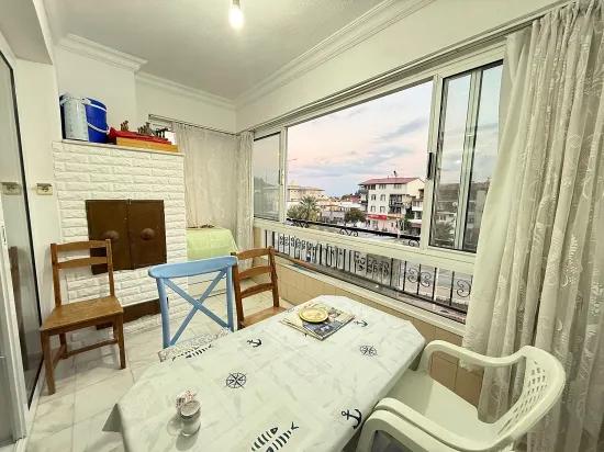 Seferihisar Ürkmez в центре продается 2+1 квартира в 200 метров от моря