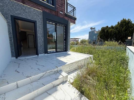 Продается Летний Дуплекс 2+1 С Большим Садом И Видом На Море В Районе Сеферихисар-Доганбей