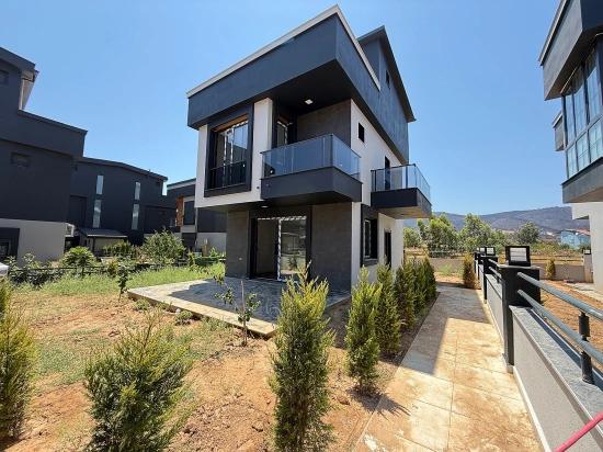 Вилла 2 + 1 С Отдельным Садом На Продажу В Сеферихисар Доганбей