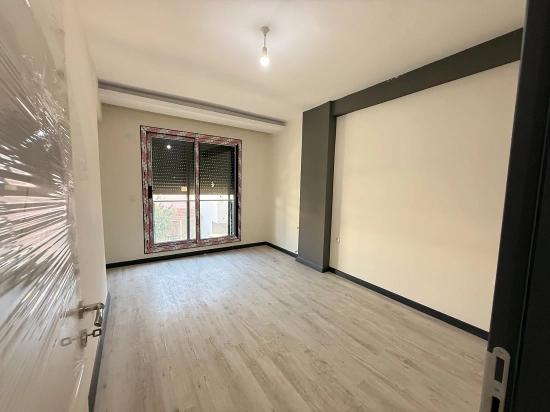 Вилла 3+1 С Новым Садом На Продажу В Сеферихисаре Доганбей, Недалеко От Моря