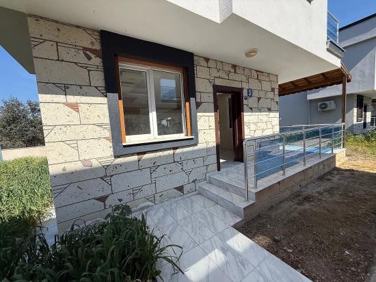 В Сеферихисаре Doğanbey Продается Отдельный Широкий Садовый 3+1 Вилла