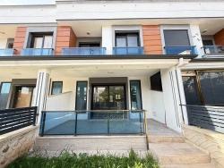 Продается Новая Двухэтажная Вилла/Летний Дом С 3 Спальнями И 1 Ванной Комнатой В Доганбее, Сеферихисар.